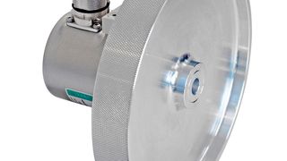 Über die Kombination von Messrädern mit programmierbaren Inkrementalgebern lassen sich Positionen und Geschwindigkeiten einfach und flexibel ermitteln. (Bild: Posital)