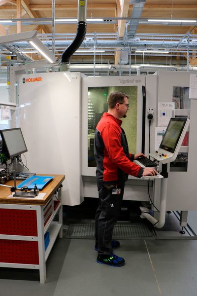 Bei der Ceratizit Balzheim GmbH setzt man auf den Schärfspezialisten Vollmer. Allein in Balzheim stehen 14 VGrind-Schleifmaschinen des schwäbischen Nachbarn. (Sonnenberg)