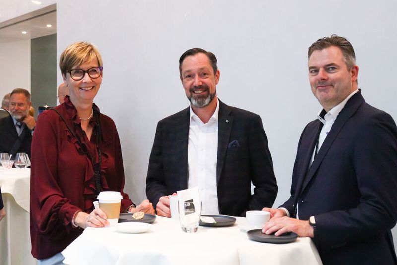 (V. l.) Susanne Kleinert (Everpure), André Kleeberg und Sven Heisig (beide NetApp)  (Bild: TIM)
