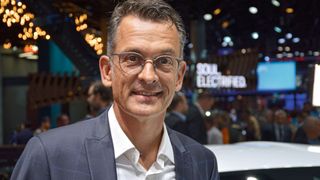 Alexander Pollich, Vorsitzender der Geschäftsführung von Porsche Deutschland, hält für die Marke am indirekten Vertriebsmodell fest. Agenturmodell und Onlinedirektvertrieb sind für ihn keine Themen. (Bild: Achter/»kfz-betrieb«)