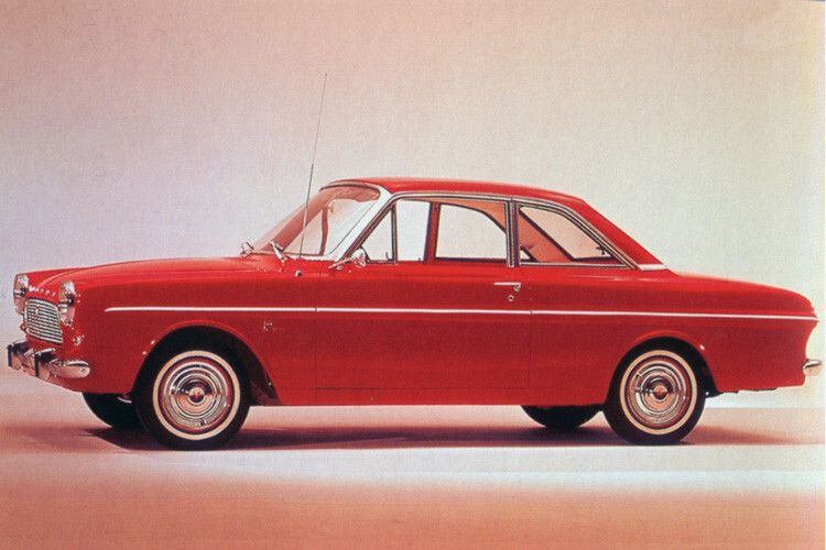 Rasant wie der Rote Baron: TS-Limousine und TS-Coupé galten in der Fachpresse als schnellste 1,5-Liter-Modelle ihrer Zeit. (Foto: Ford)