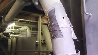 Abb. 1: Beschädigungen durch Abrasion in pneumatischen Förderleitungen treten insbesondere in Bögen auf. (Bild: Scholten)