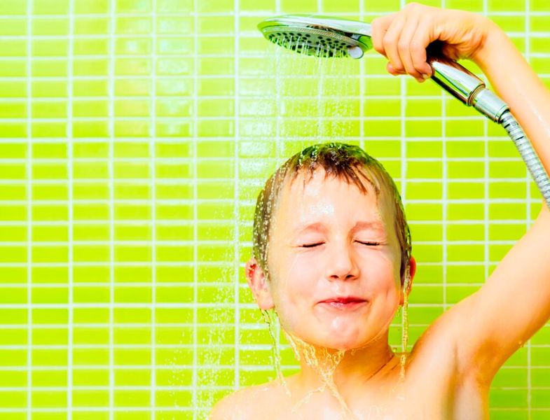 Die Einsparung einer Resource die kontroverser nicht genutzt werden kann. Pundmann möchte Trinkwasser sparen, dass von uns meist bedenkenlos zum Duschen genutzt wird und anderswo fehlt, um Leben zu retten. 5l Wasser pro Duschvorgang egal wie lange er dauert, dafür steht Pundmann LOOP. Transportkosten für Wasser in Katastrophen- und Kriegsgebieten reduzieren sich drastisch. Hier finden Ressourcenschutz, Wirtschaftlichkeit und das gesellschaftliche Recht auf Körperhygiene zusammen. (Bild: Pundmann)