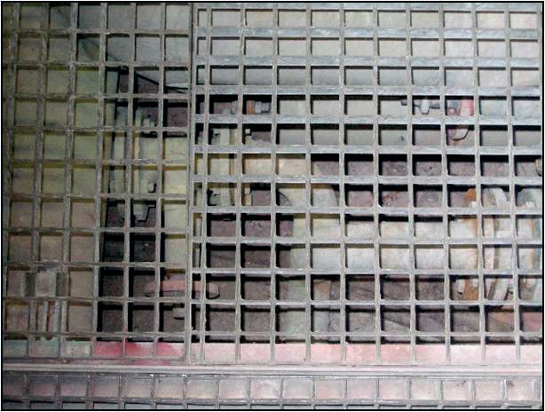 Ungedämmte Versorgungsleitungen geben viel Wärme ab, wie das Wärmebild (Bild 6) zeigt. Bild: Steinmaßl (Archiv: Vogel Business Media)