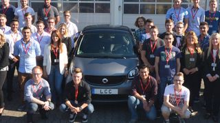 Die neuen Auszubildenden freuen sich auf ihre neuen Aufgaben bei Fahrzeug-Werke Lueg. (Foto: Roderich, Gebel)