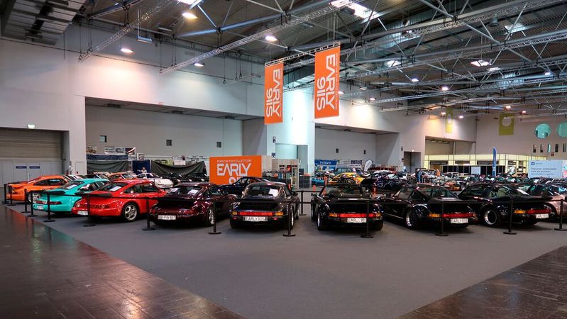 Manche Messestände erweckten den Eindruck, der Aussteller hätte nach der Flächenerweiterung seinen gesamten Fahrzeugbestand mit nach Essen gebracht.(Bild:  Diehl – VCG)