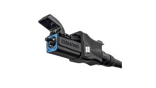 Die optische Verbindungstechnik bietet bei der immer schnelleren Datenübertragung Vorteile. Der Push-Pull-Steckverbinder HE-2000 kann mittels Multipurpose-Einsatzes für vier Kanäle variabel mit optischen und elektrischen Kontakten gesteckt werden. (Diamond)