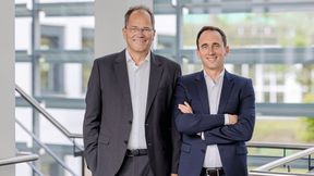 Geplanter Führungswechsel bei Voss: Thomas Röthig (links) übergibt zum 1. Januar 2027 die Leitung der Unternehmensgruppe an seinen Nachfolger Timo Maisel. (Bild: VOSS)