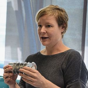 Karoline von Häfen: „Die Prinzipien, die die Natur beherrscht, sind für uns bei Festo in der Automation sehr interessant. Deshalb beobachten wir gerne, was die Natur kann und was wir von ihr lernen können.“(Bild:  Stefanie Michel)