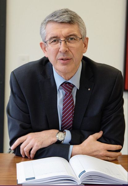 «Wir sind gefordert, junge Menschen mit innovativen und kreativen Ideen wieder verstärkt für die Berufe der Technik und der industriellen Produktion zu begeistern.» Josef Maushart, CEO Fraisa SA   (SMM, Konrad Mücke)