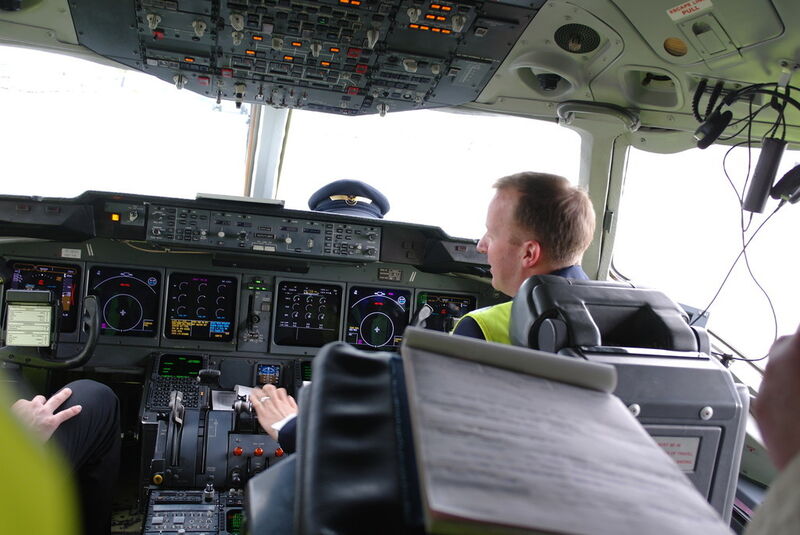 Blick ins Cockpit einer MD 11. Nach und nach ersetzt Luftansa Cargo diese bewährten Frachtmaschinen durch moderne und sparsame Triple-Sevens. (Bild: Schreier)