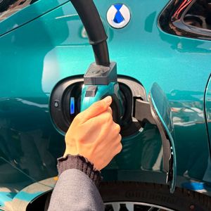 Auch in Deutschland sollen entsprechende Ladesäulen gebaut werden (Bild: Tomas Hirschberger)