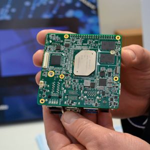 Das brandneue UP² Maker Board ist nicht viel größer als eine Kreditkarte...(Bild:  S. Höffken)