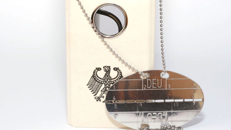 Zu viel Bürokratie, zu wenig Nachwuchs: Der Bericht des Wehrbeauftragten legt Mängel in der Bundeswehr offen. (Bild: ©  helfei – stock.adobe.com)