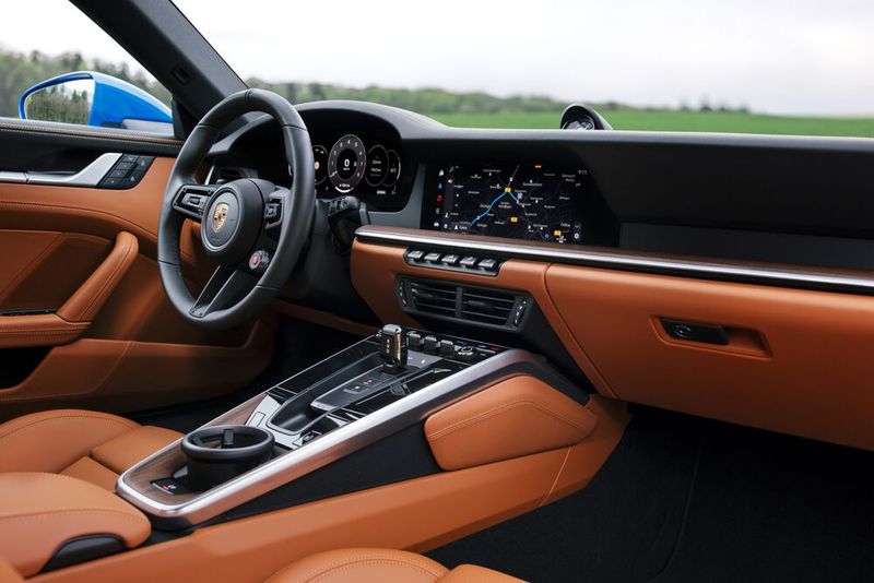 Im neuen 911er hat Porsche nach eigenen Angaben die Konnektivität verbessert. (Bild: Porsche)