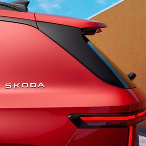 Die äußere Optik wird durch zahlreiche Details aufgelockert.(Bild:  Skoda / Ivo Hercik)