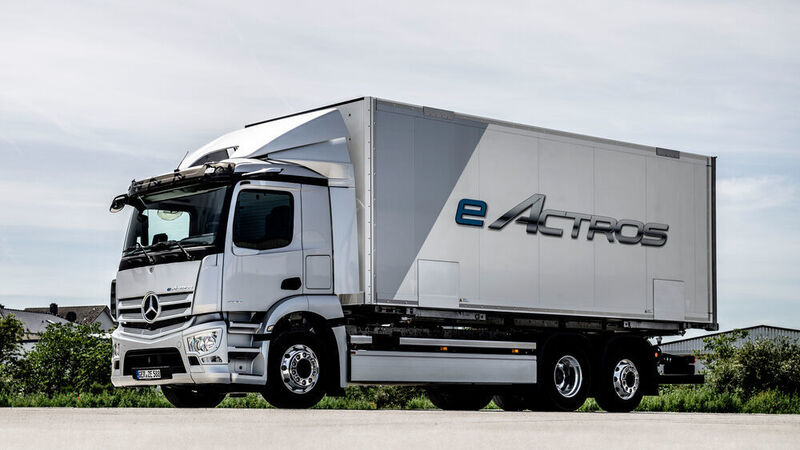 Angetrieben wird der E-Actros von Mercedes von zwei E-Maschinen, die in der zweiten Achse integriert sind. (Daimler Truck AG)