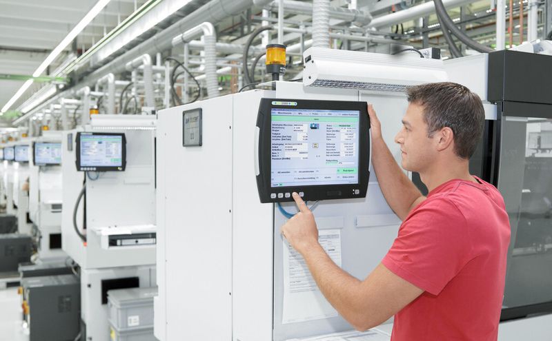 Bild 1: Industrie-PC und eingebettete Komponenten auf Basis von Windows-Betriebssystemen sind in der industriellen Automatisierung weit verbreitet. (Bild: Phoenix Contact)