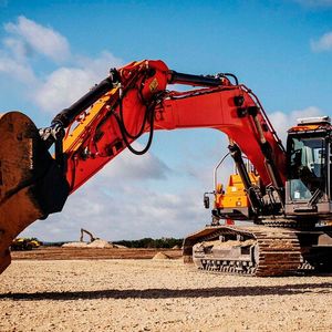 Ein mit Gravis-Technologie ausgerüsteter Bagger kann Arbeiten auf der Baustelle selbstständig ausführen. (Bild:  Gravis Robotics)