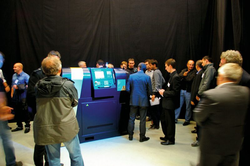 Lors de l'Open House  d'ALMAC, le public a pu suivre de nombreuses démonstrations et se faire expliquer les nombreux atouts des deux nouvelles machines la BA 1008 et la VA 1008. (Image: MSM / JR Gonthier)