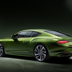 Das Coupé kommt mit gleicher Leistung auf sogar 335 km/h.(Bild:  Bentley)