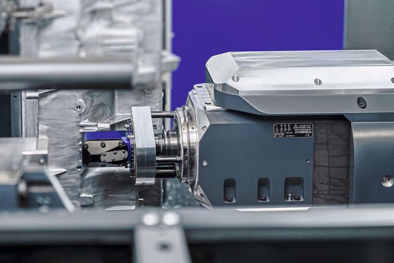 Präzise Zerspanung eines Megacasting-Bauteils.(Bild:  BENZ GmbH Werkzeugsysteme)