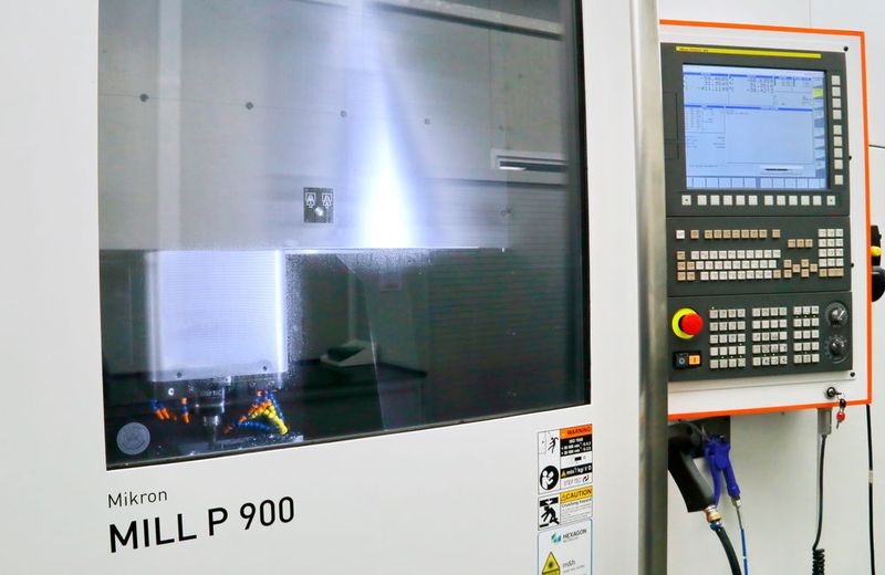 Das vertikale 3-Achs-Bearbeitungszentrum Mikron Mill P 900 ist ausgelegt für höchste Effizienz, sowohl für Schrupp- als auch für Schlichtbearbeitung. (Anne Richter, SMM)