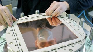 In solchen Elektrolyseur-Zellen sollen in Zukunft mit Nickel oder Eisen arbeitende Membranen statt der mit Platin oder Iridium arbeitenden Membranen eingesetzt werden. (WH/Michael Völkel)