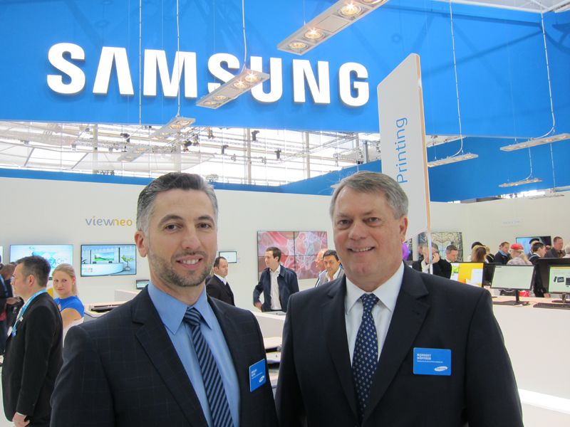 (v. l.) Nedzad Gutic und Norbert Höpfner, Samsung, freuten sich über zahlreiche Besucher auf ihrem Stand. (Bild: IT-BUSINESS)