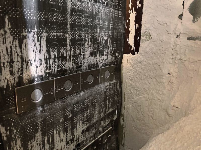 Die Becherbefestigung erfolgt durch geschmiedete Segmente und Schrauben auf der Gurtrückseite. (Beumer)