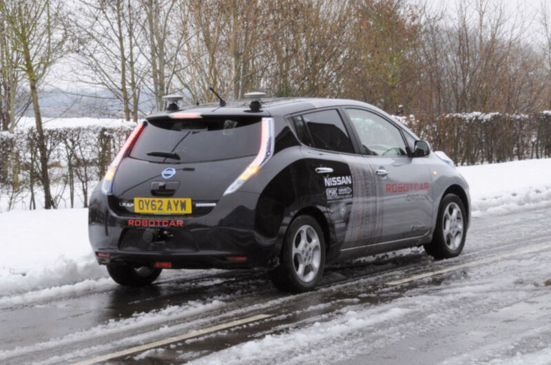 Autonom und elektrisch: Die Mobile Robotics Group der Oxford University hat einen Nissan LEAF zum autonom fahrenden Elektroauto umgebaut (Bild: MRG)