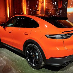 (Porsche)