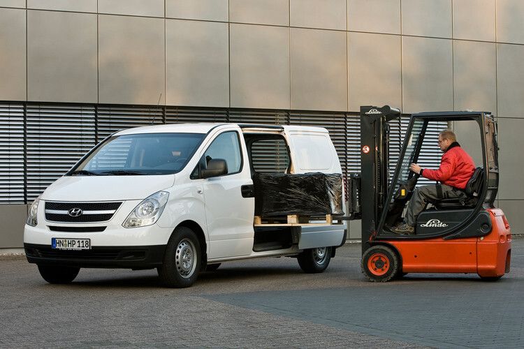 Bislang hat Hyundai mit dem H1 einen kleineren Transporter im Programm, den es in den Varianten Cargo ... (Foto: Hyundai)