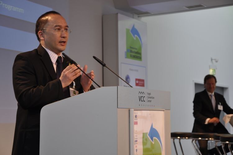 Keynote-Sprecher Oliver Lajara von Hyundai Motor Europe: „Wir arbeiten stetig an unserem Imagegewinn.“ (Foto: Richter)