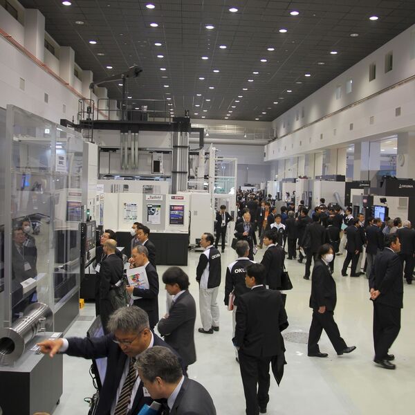 Auf seiner Okuma Machine Fair präsentierte der Werkzeugmaschinenhersteller rund 6000 Kunden seine neuesten Maschinen. (Bild: Kroh)