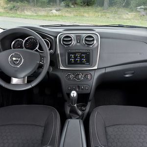 Im Innenraum sorgen Chromapplikationen für eine höhere Wertigkeit.