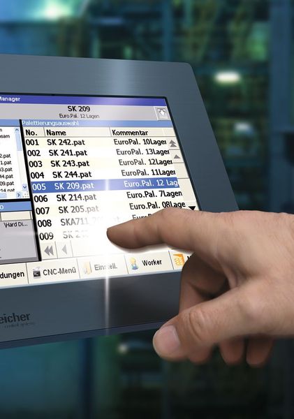 Bild 5: Komfortable Bedienung über Touchscreen: leistungsfähige Microbrowser-Technik für webserverorientierte Visualisierungen.  (Bild: Schleicher)