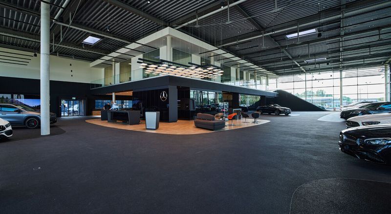 Der Verkaufsstandort bietet Kunden und Mitarbeitern auf 2.200 Quadratmetern verteilt auf zwei Ebenen viel Platz. (Bild: Walter Burmester GmbH / Medienkapitän UG)