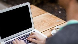 Hochkonzentriert arbeiten ohne Ablenkung – Assistenzsysteme des KIT könnten zukünftig dabei unterstützen.  (gemeinfrei)