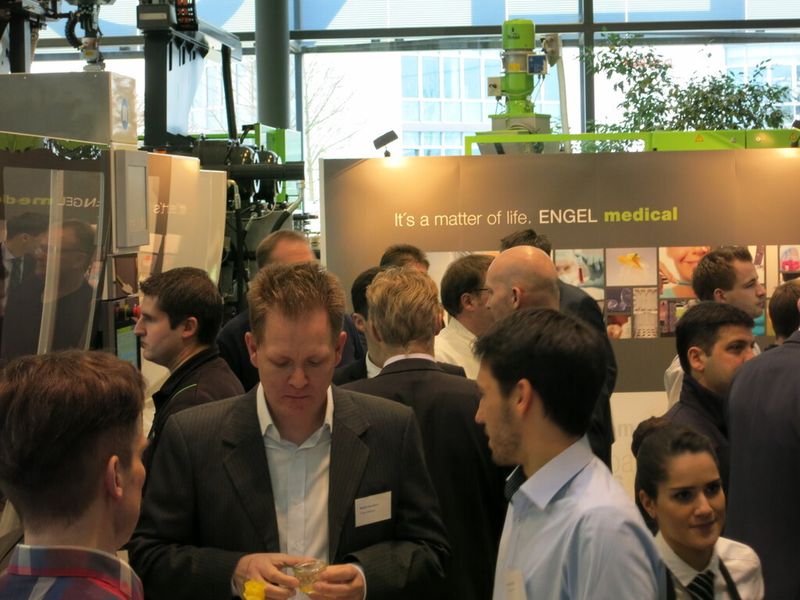 In der Pause wird gefachsimpelt… (Bild: Reinhardt)