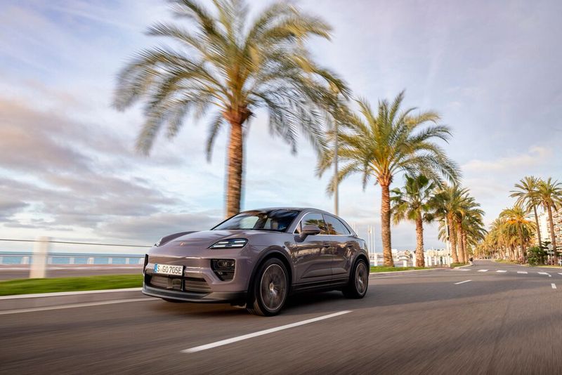 Der Porsche Macan 4 erreicht eine Geschwindigkeit von 220 km/h.  (Bild: Autoren-Union Mobilität/Porsche)
