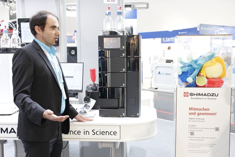 Für die Ultra High Performance Liquid Chromatography (UHPLC) hat Shimadzu die Nexera XS inert entwickelt. Sie zeichnet sich durch völlige Inertheit des Probenflusses aus, die durch das Fehlen benetzter Metalloberflächen gewährleistet wird und eine extrem hohe Korrosionsbeständigkeit bietet. (LABORPRAXIS, C. Lüttmann)