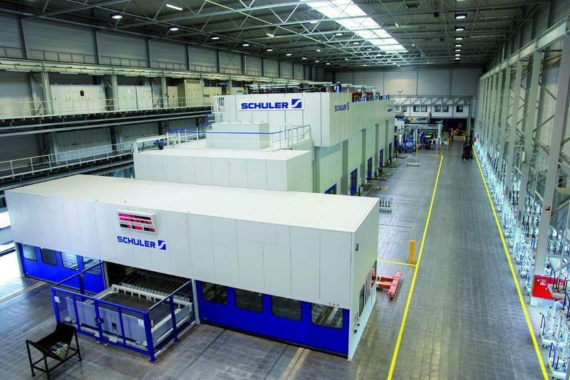 Fünfstufige hydraulische Schuler-Pressenstraße aus Waghäusel mit einer Gesamtkapazität von 89000 kN. Bild: Schuler (Archiv: Vogel Business Media)