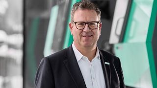 Die Geschäftsführung des Spritzgießmaschinen-Spezialisten Arburg wird jetzt durch Dr. Volker Nilles verstärkt. Hier mehr dazu ... (Bild: Arburg)