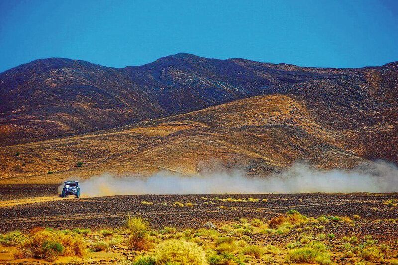 Das letzte Rennen, an dem das Team teilnahm, war die Rallye du Maroc im Oktober 2019. Bei dieser fünftägigen Rallye müssen die Autos 2.506 Kilometer zurücklegen und durch das Ziel fahren, ohne dass ein Teil des Wagens fehlt. Leichter gesagt als getan. Denn im Laufe des Rennens fahren sie durch Geröllwüsten, überwinden endlose Sanddünen, bewältigen unbarmherzige Salzebenen und queren steile Berghänge mit uneinsehbaren Kurven.  (SNAG Racing)