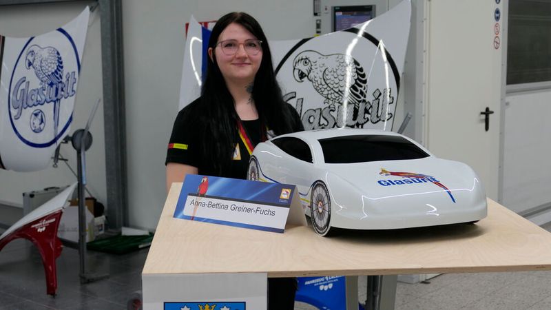  Die 24-jährige Anna-Bettina Greiner-Fuchs aus Thüringen setzte sich gegen die Konkurrenz durch und sicherte sich den ersten Platz bei der Deutschen Meisterschaft der Fahrzeuglackierer. (Bild: Wenz - VCG)