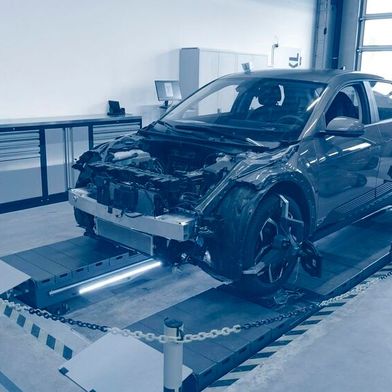 Achsmesssysteme standen 2025 bei rund einem Viertel der befragten Betriebe auf dem Einkaufszettel. (Bild: Rosenow – VCG; mit KI bearbeitet)