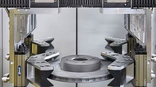 Dank der Trumpf Lösung BrightLine Weld haften bis zu 94 Prozent des Pulvers beim Beschichtungsprozesses an der Bremsscheibe. (Bild: Trumpf)