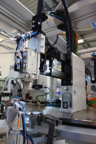 Die Luft ist raus: Mit ihren Linearmotorachsen sparen die Pick-and-place-Module HP 70 und HP 140 Energie, erreichen Taktzeiten von 1,5 s und sind zudem ruhiger als pneumatische Einheiten. (Bild: Weiss)