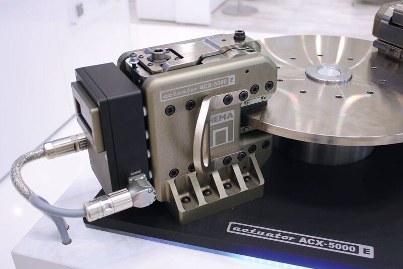 Mit dem Actuator ACX-5000 hat Hema eine Industriescheibenbremse entwickelt, die auch bei Strom- bzw. Druckluftausfall schnell, sicher und präzise klemmen soll. (Hema)